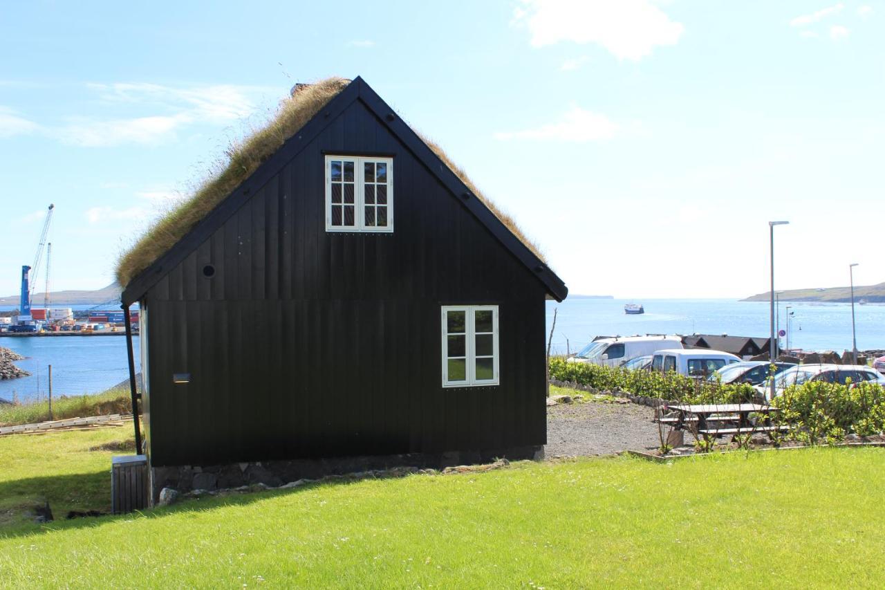 Traditional Faroese House In Torshavns City Center Bagian luar foto