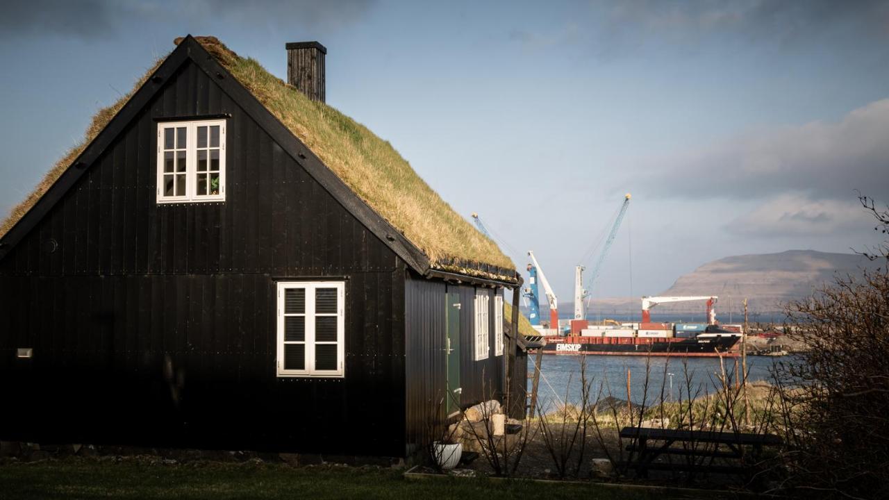 Traditional Faroese House In Torshavns City Center Bagian luar foto
